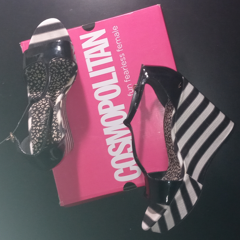 Cosmopolitan Hayden wedge sandals black and white size 10 in box